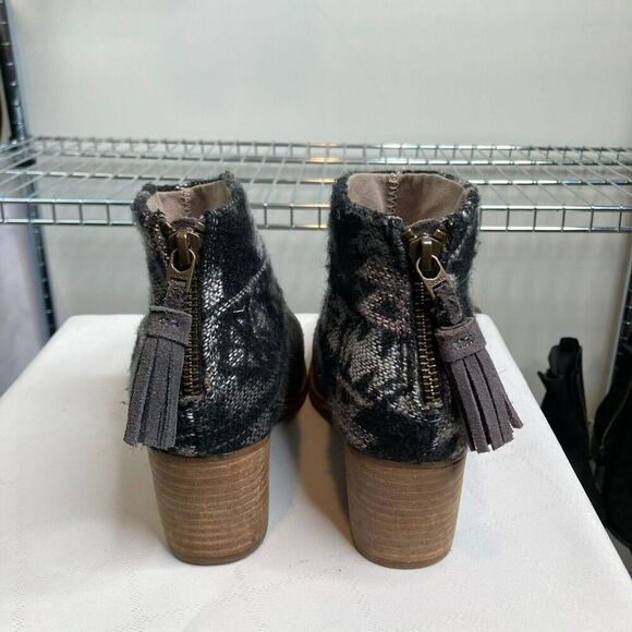 TOMS’ Women's Gray Leila Aztec Ankle Booties Size 7 Chunky Heel Tassels Western - Picture 6 of 12